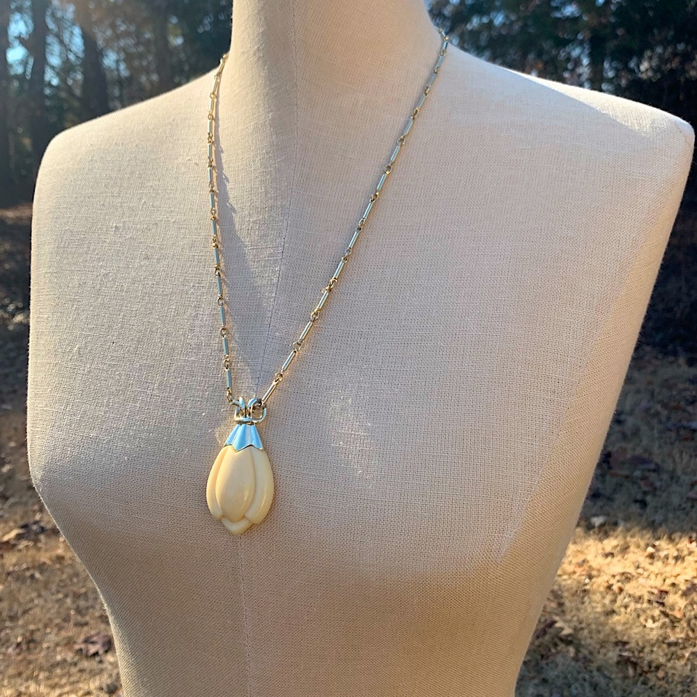 Vintage Resin Tulip Necklace